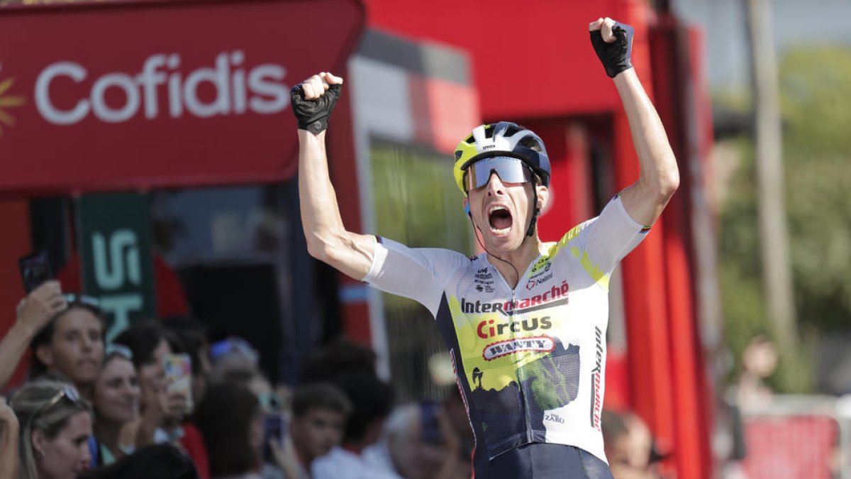 Rui Costa celebra el triomf en l’etapa d’ahir.