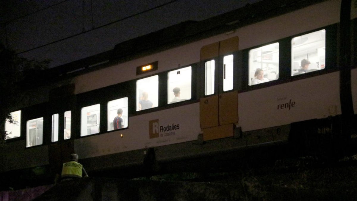 Passatgers a dins del tren que ha atropellat mortalment quatre persones a Montmeló.