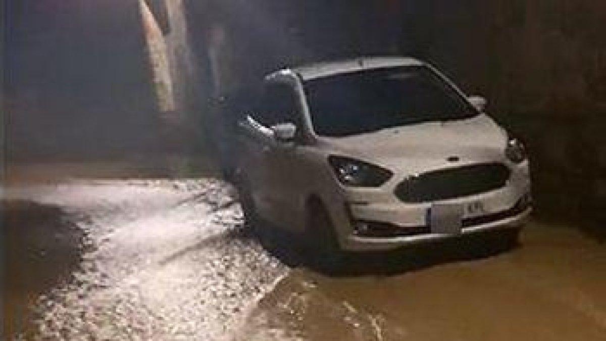 Un carrer inundat per l'aigua ahir a la nit a Sant Guim de la Plana