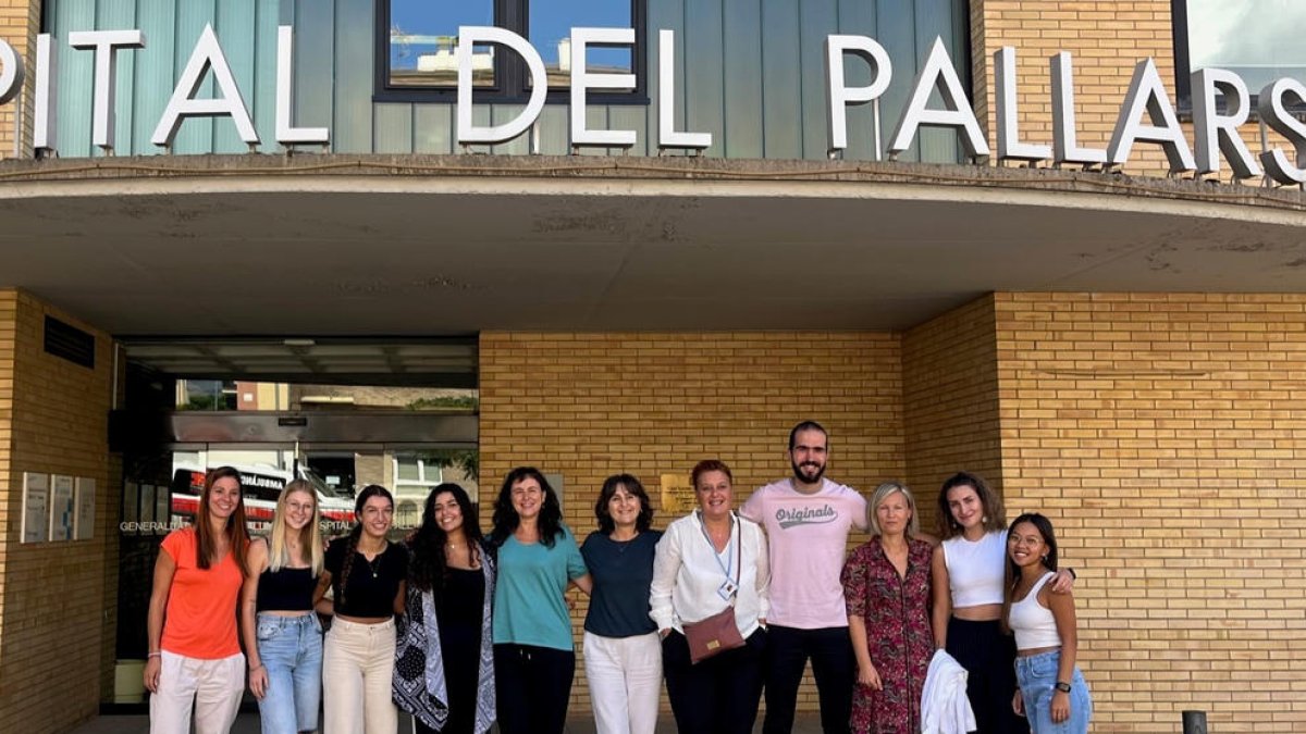 El alumnado fue recibido ayer en el Hospital Comarcal del Pallars.