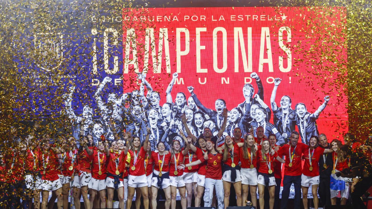 Les jugadores de la selecció espanyola, en la celebració del títol mundial l’agost passat.