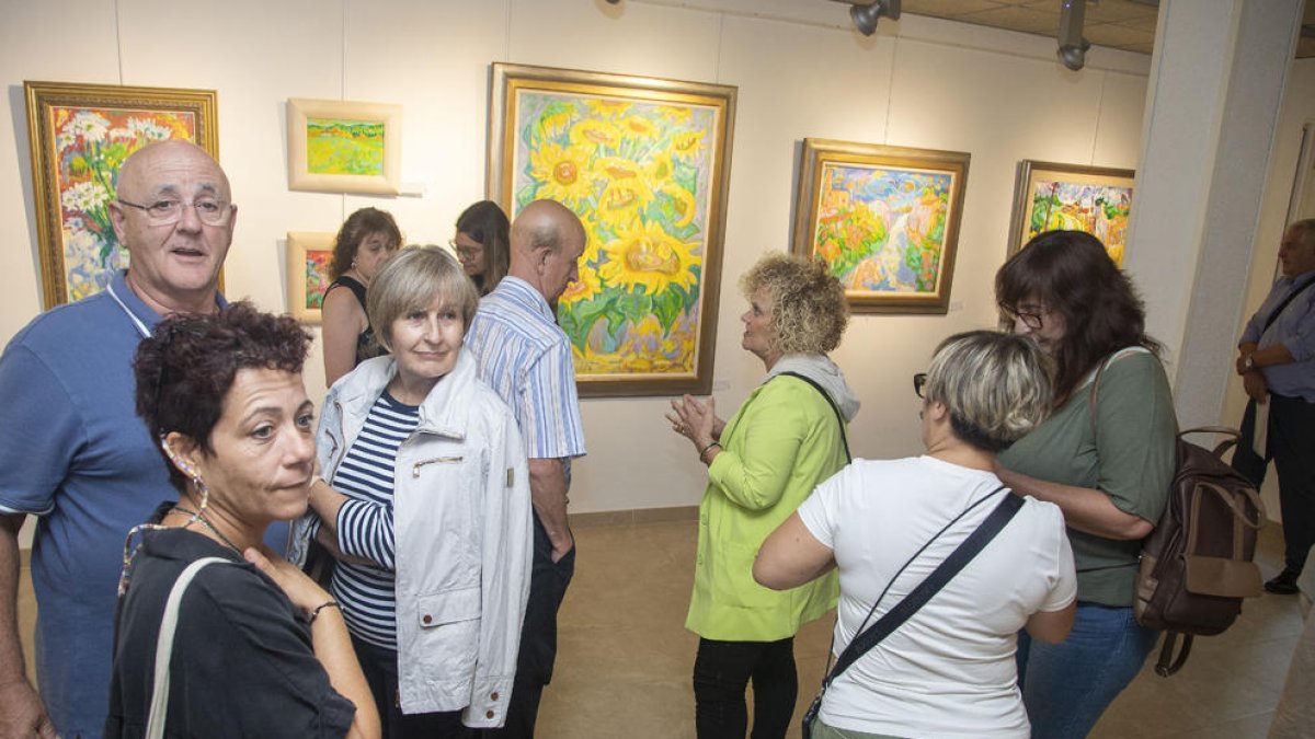 La inauguració de l’exposició de pintures de l’artista Josep Maria Armengol.