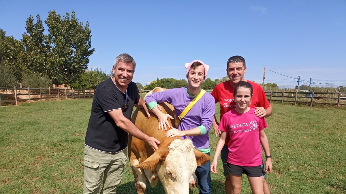 Titó va visitar ahir la granja, on va estar acompanyat dels responsables i alguns nens.