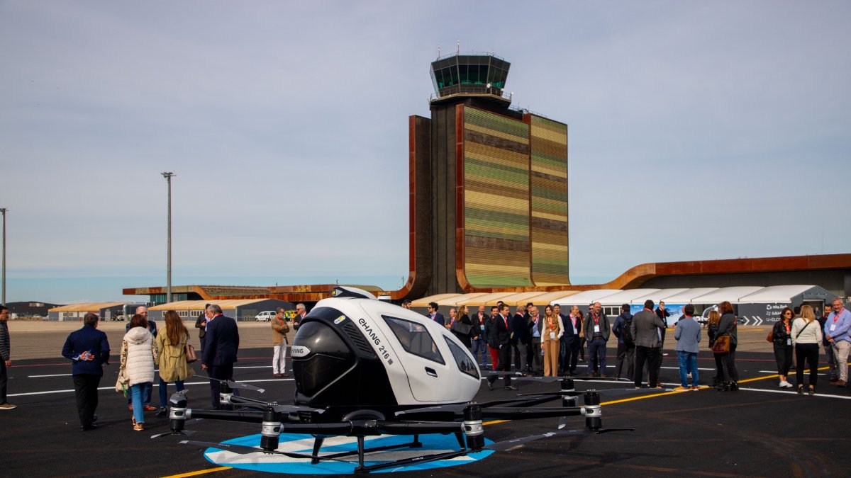 El dron de passatgers va fer un vol de prova a Alguaire sense persones a l’interior.