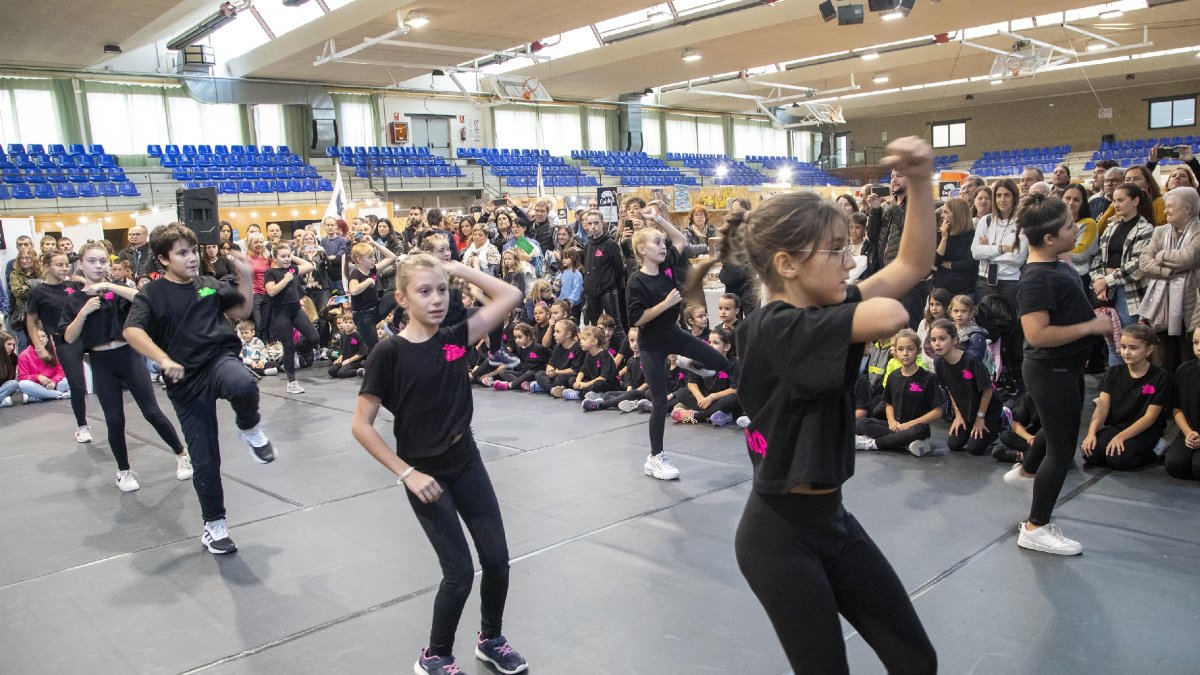 L’acte inaugural del certamen va ser una exhibició de hip-hop a càrrec del club local Ippon.