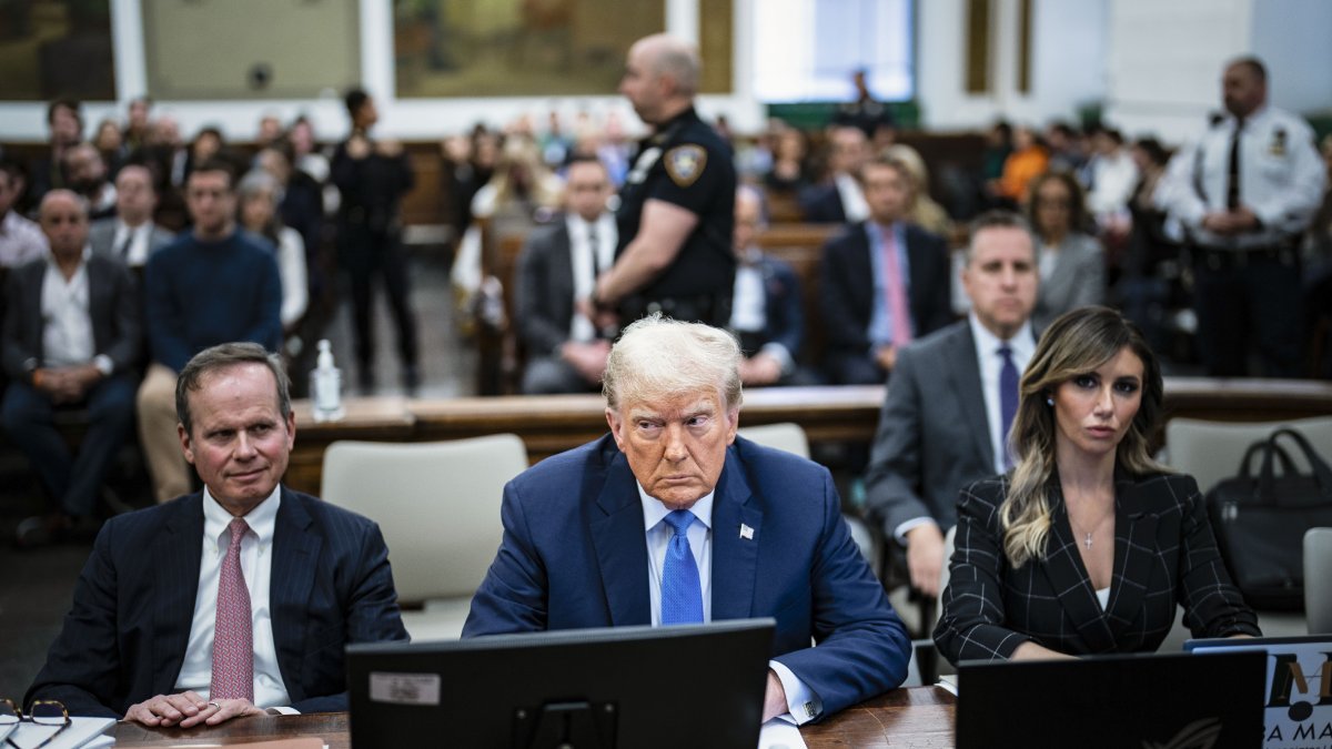 Trump va testificar ahir en el judici per frau civil a Nova York.