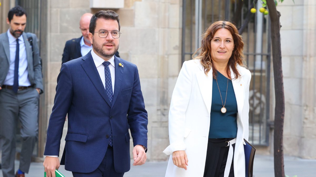 Aragonès i Vilagrà a punt d’entrar al Consell Executiu celebrat ahir.