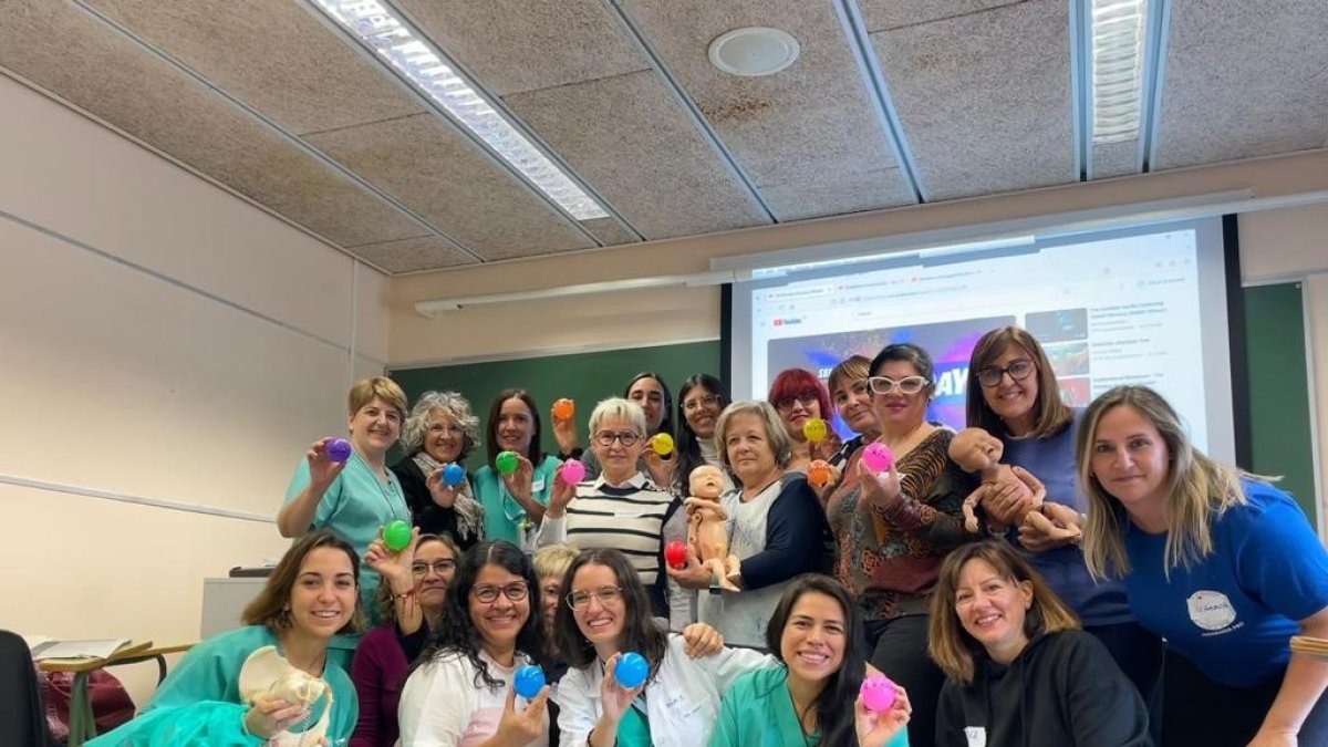 Fotografia de grup dels professionals que han participat en la formació.