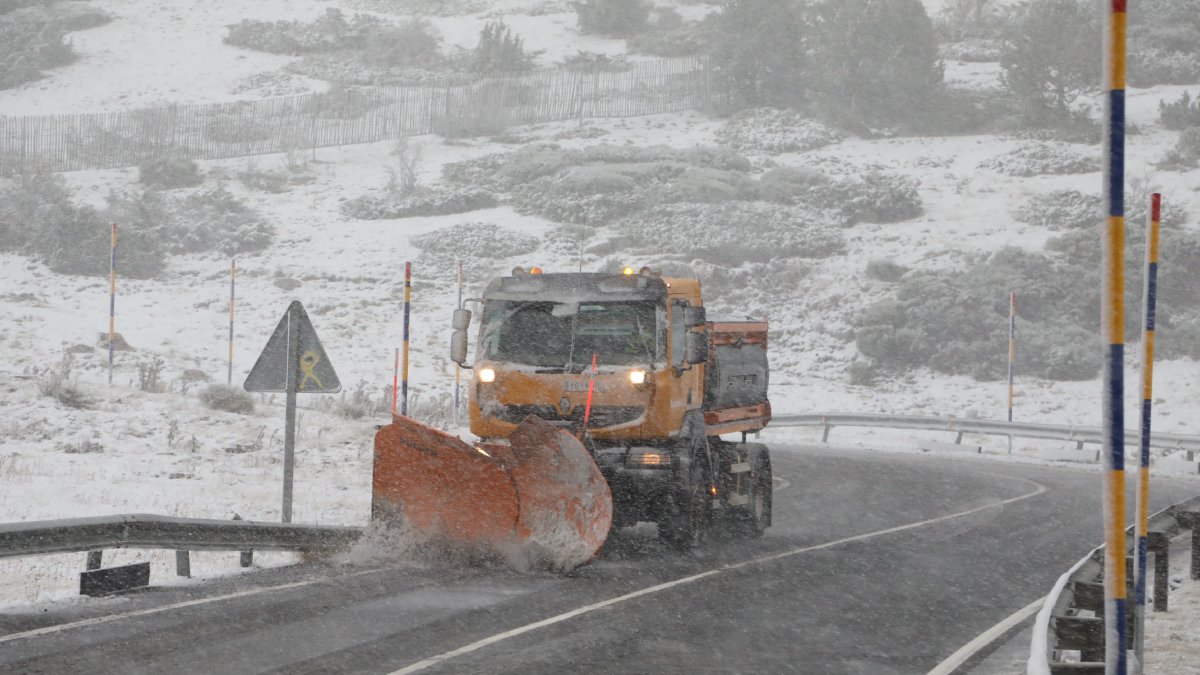 Cadenes a la Bonaigua, alerta per vent i previsió de més nevades