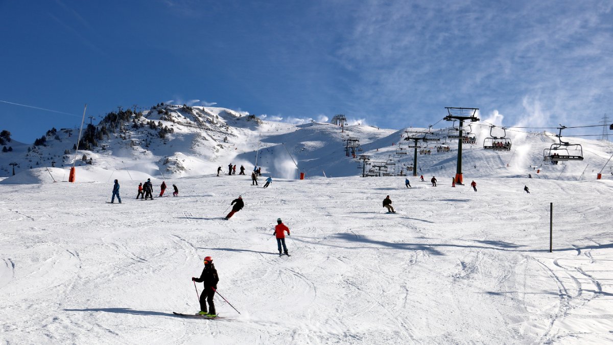 Els primers esquiadors de la temporada a Lleida, ahir a l’estació de Baqueira-Beret.