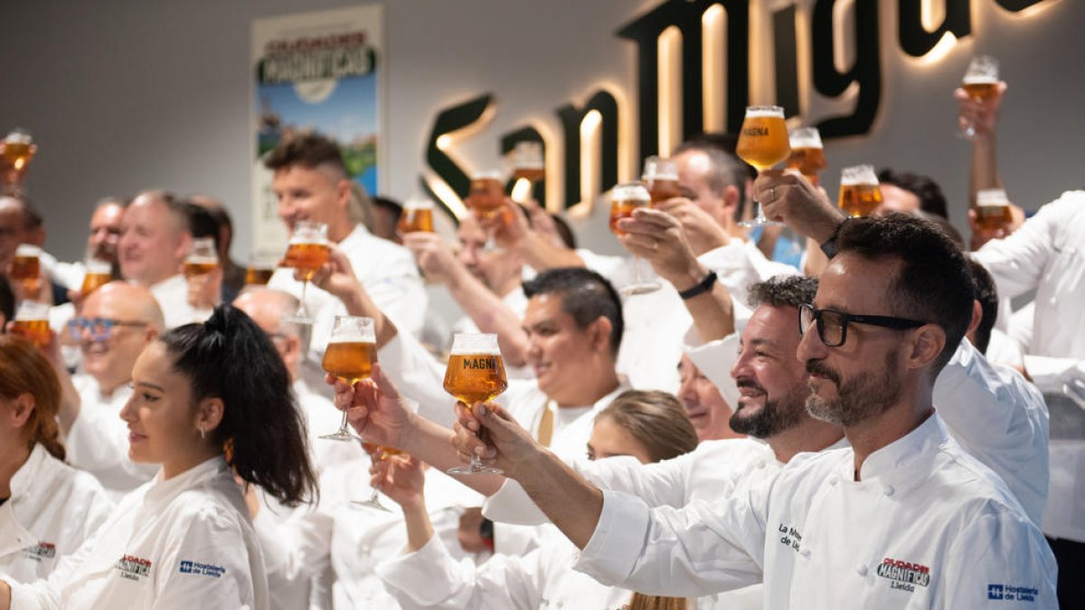 Foto de grup. Alguns dels restauradors participants el dia de la presentació de la Ruta a la Seu de Mahou-San Miguel.