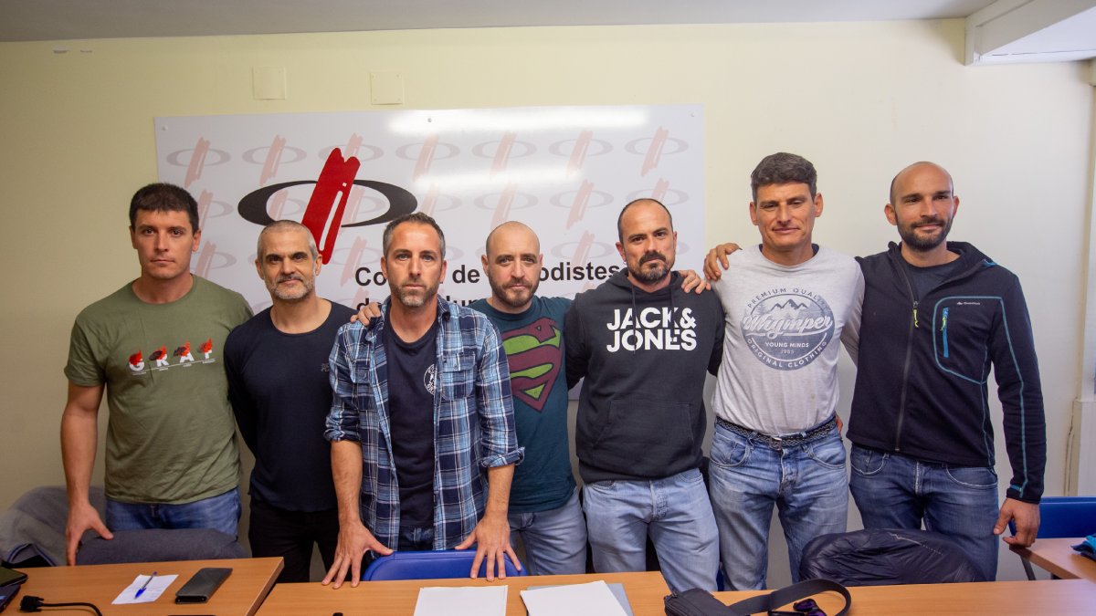 Imatge dels set membres de la unitat del GRAF a Lleida.