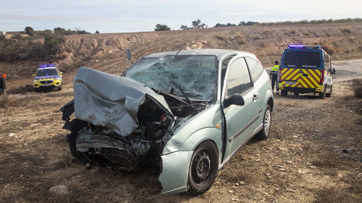 Imatge d’un dels dos vehicles sinistrats en el xoc frontal de Verdú.