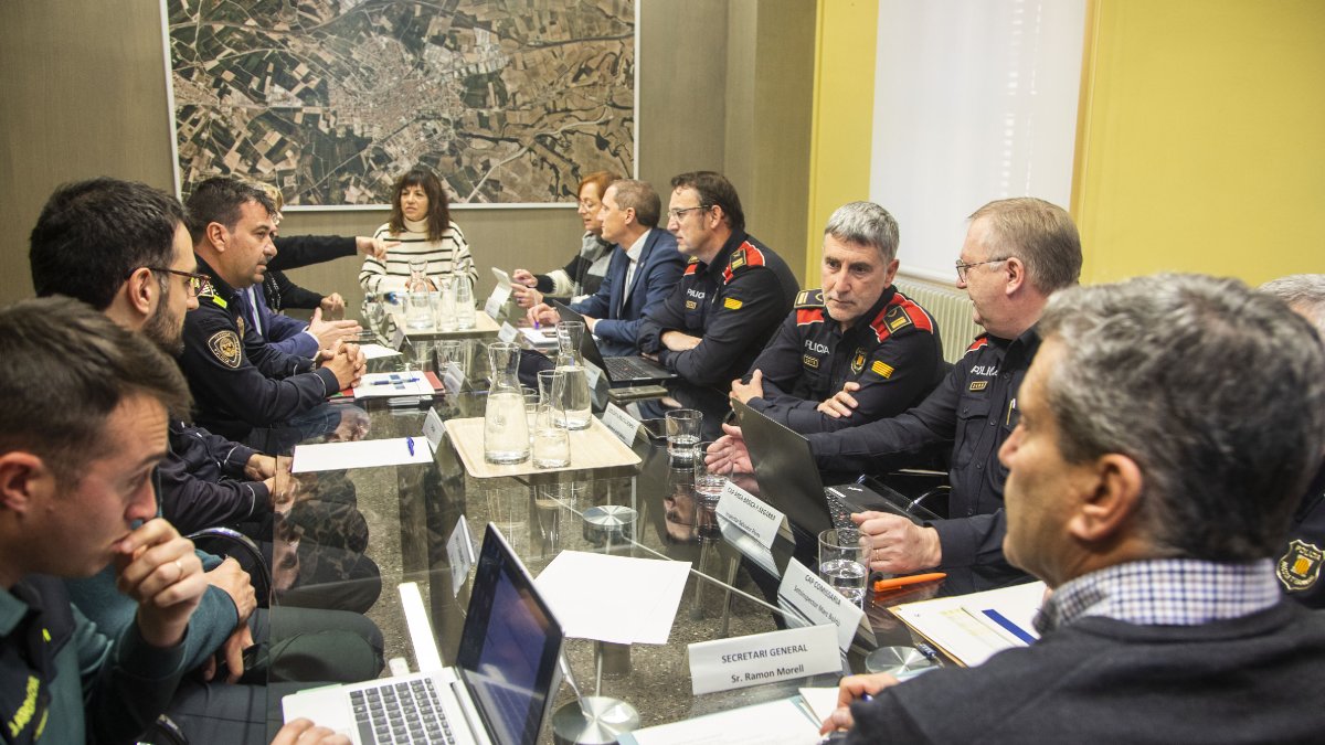 Un moment de la reunió de la Junta de Seguretat Local de Tàrrega, ahir al matí.