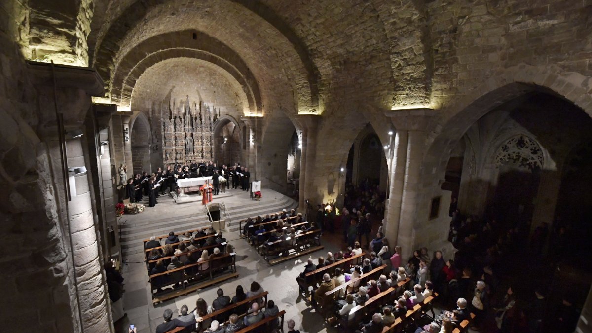 L’església de Sant Llorenç es va omplir diumenge a la tarda per disfrutar d’‘El Cant de la Sibil·la’.