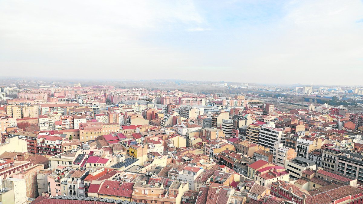 Vista panoràmica de part de la ciutat de Lleida des del Turó de la Seu Vella.