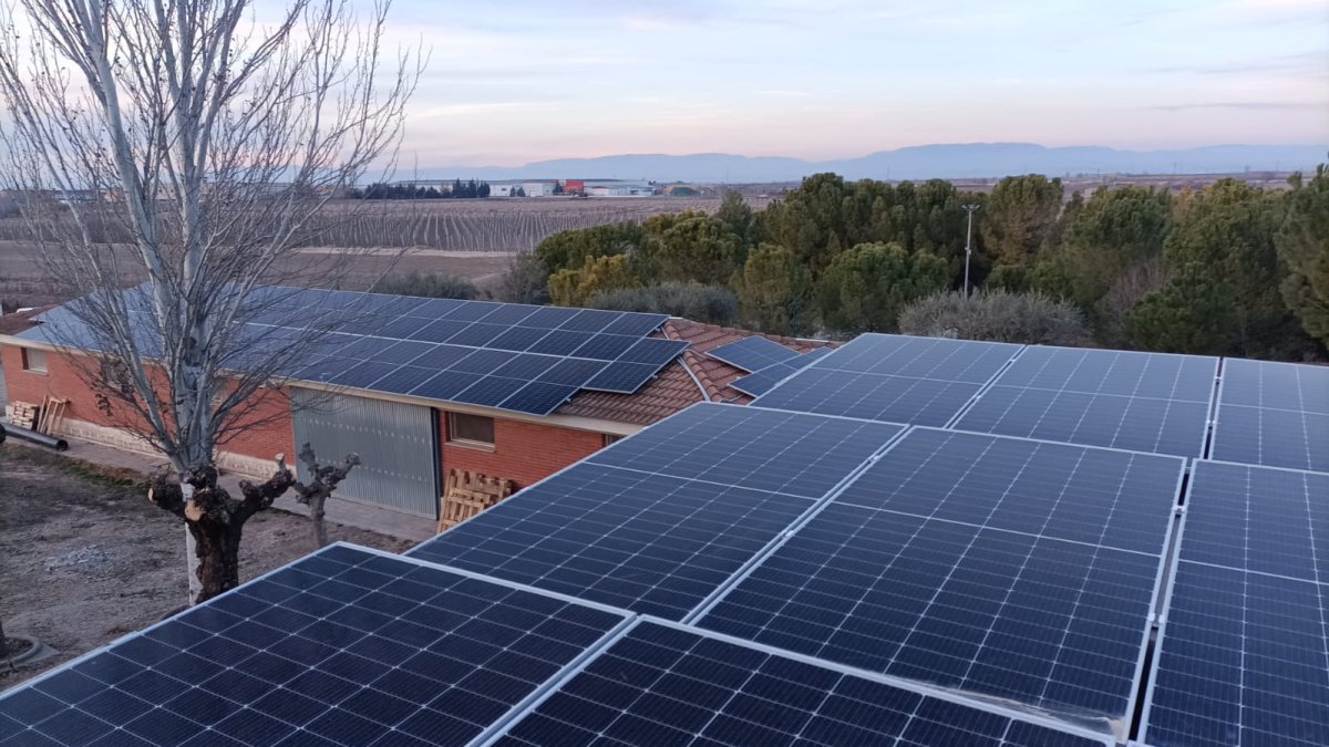 La solar fotovoltaica que s’ha instal·lat a la potabilitzadora de Golmés funcionarà aquest mes.