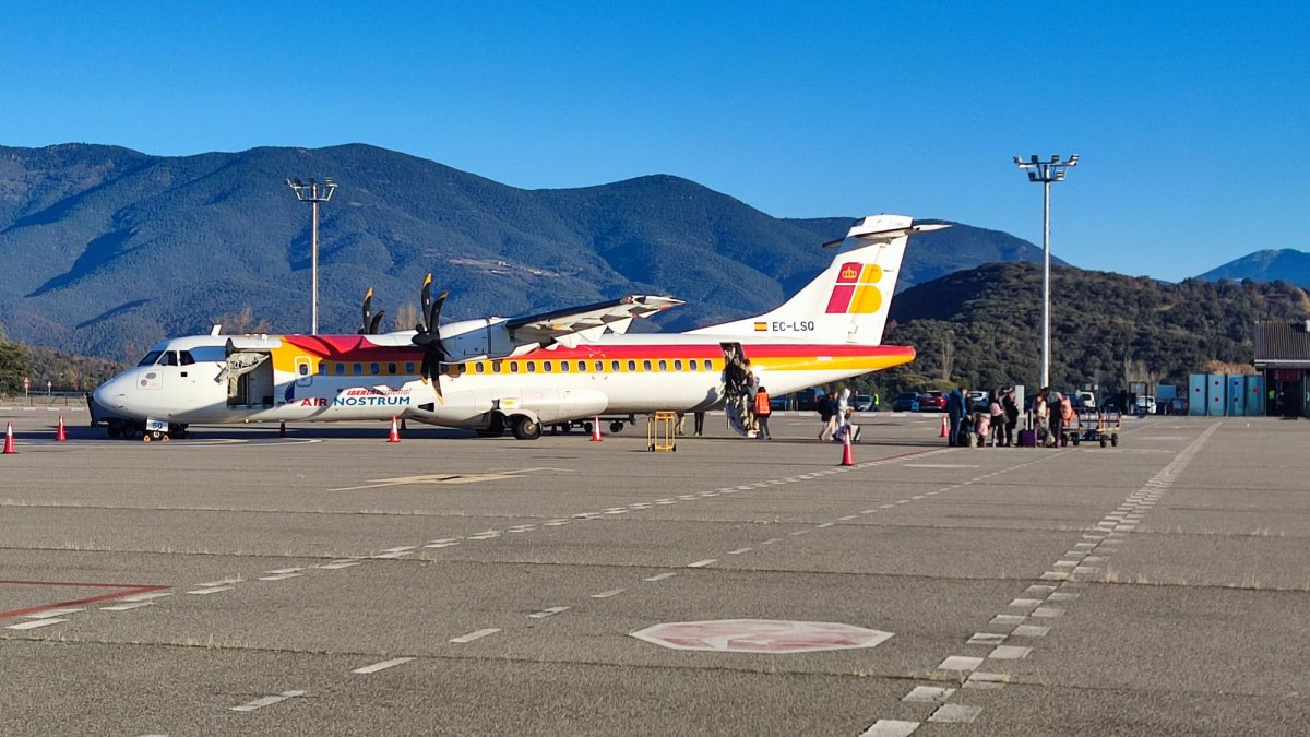 Vuitanta viatgers en els vols entre la Seu d'Urgell i Palma