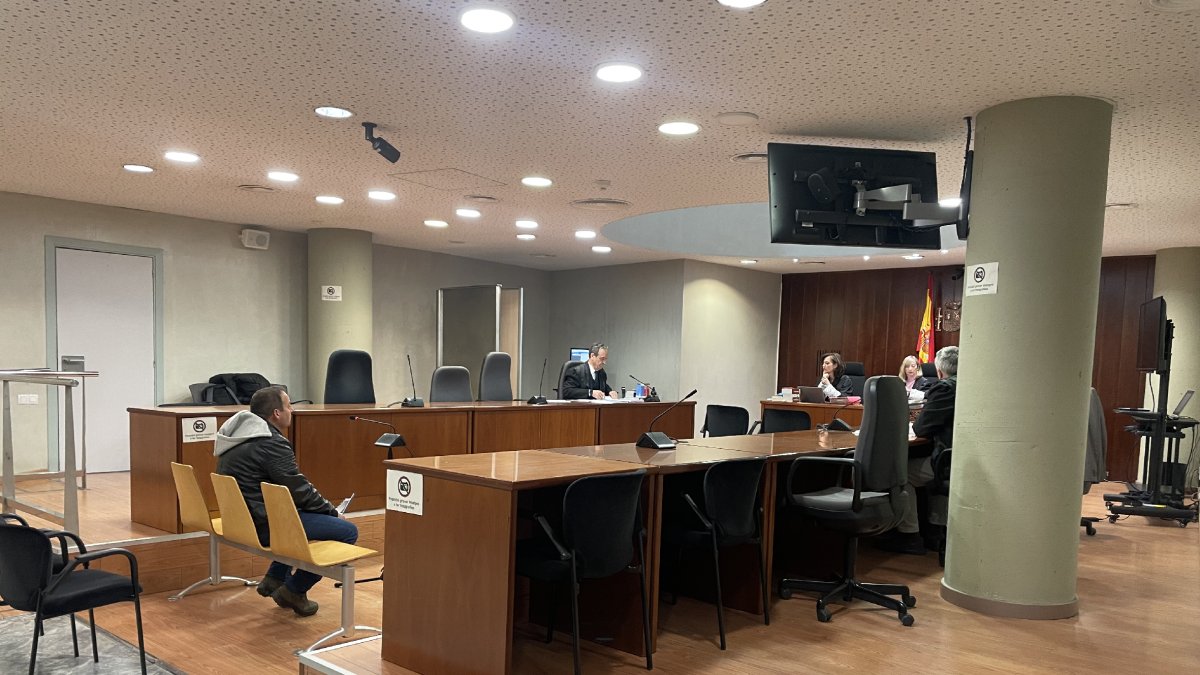 L’acusat, ahir al banc dels acusats de l’Audiència de Lleida.