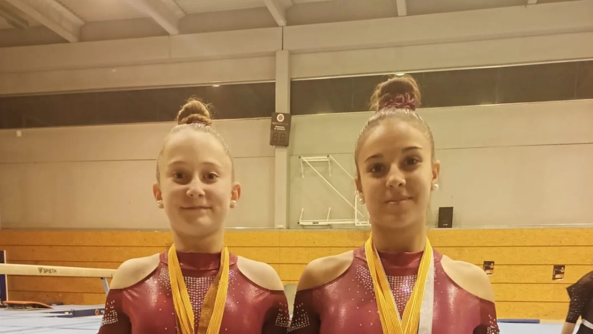 Marta Lara i Clàudia Ferrando, amb les medalles.