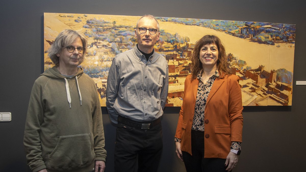 Magí Puig, al centre, amb Oriol Saula i l’alcaldessa, Alba Pijuan.