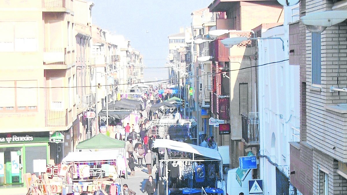 Imatge del mercat setmanal d’Almacelles.