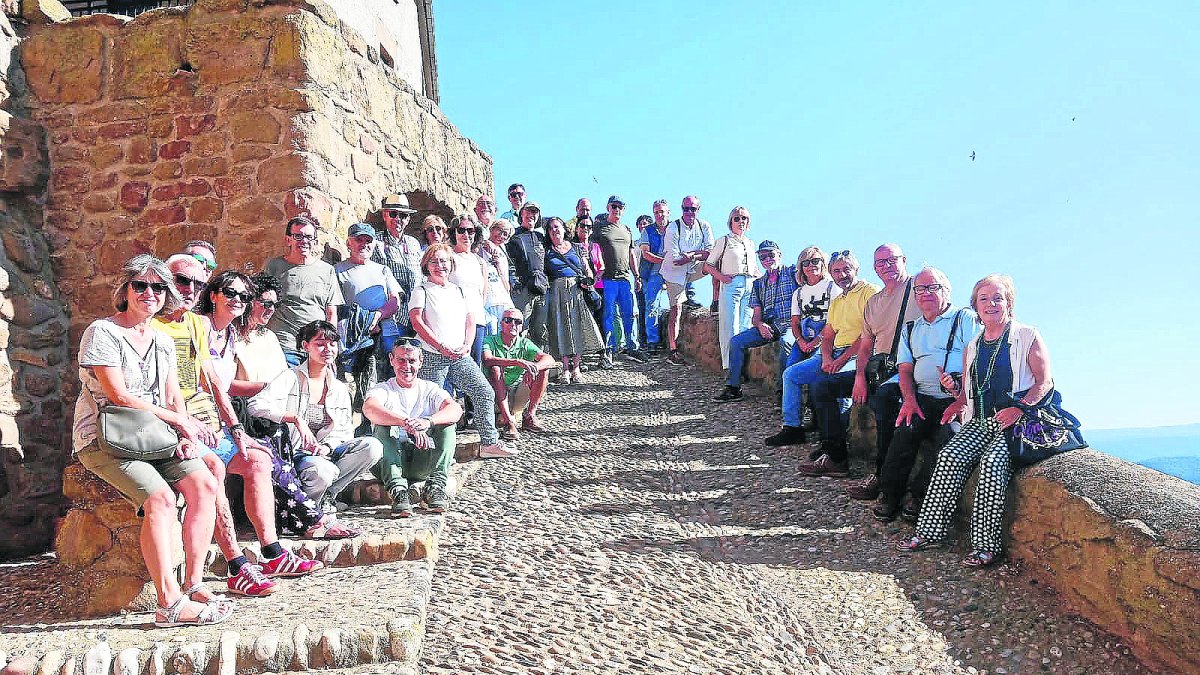 Els participants en la ruta del romànic al nucli de Politg el mes d’octubre passat.