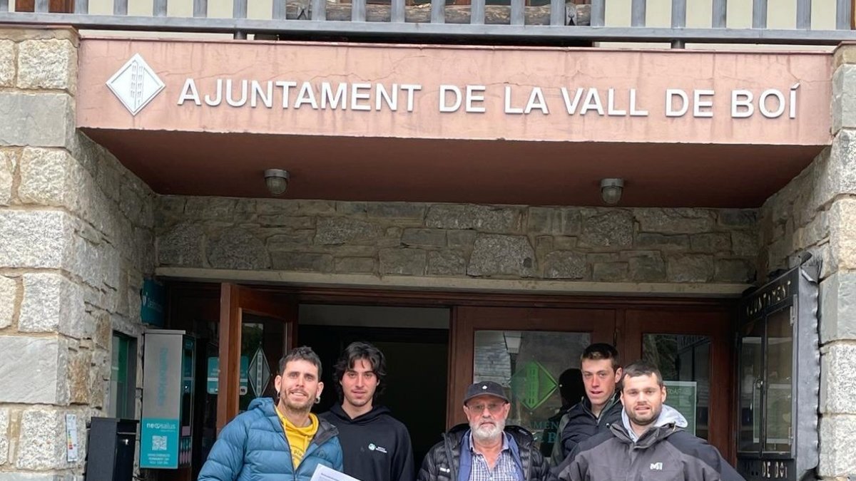 Entrega del manifest a l’ajuntament de la Vall de Boí.