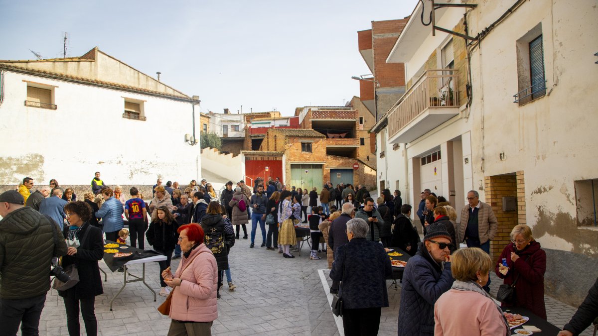 Imatge de l’acte d’inauguració de la tercera fase de les obres al nucli antic d’Alpicat.