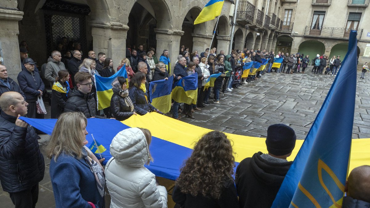 Més de 300 persones no van dubtar ahir a expressar suport i solidaritat amb Ucraïna a Guissona.