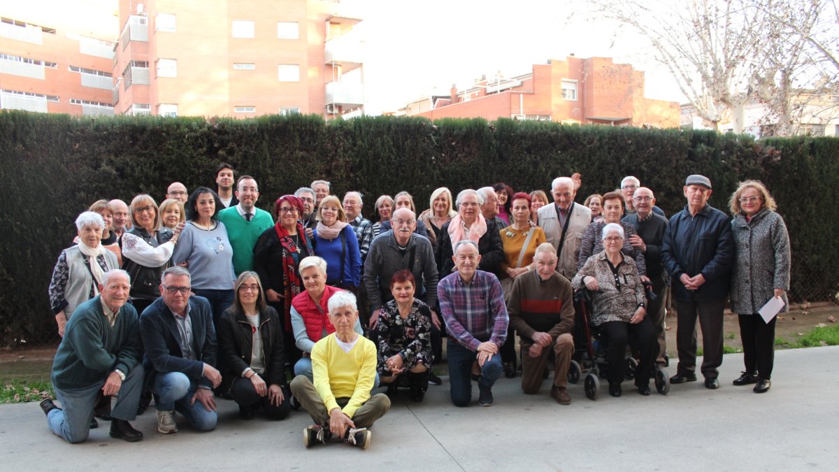Els participants en l’homenatge a les persones grans.
