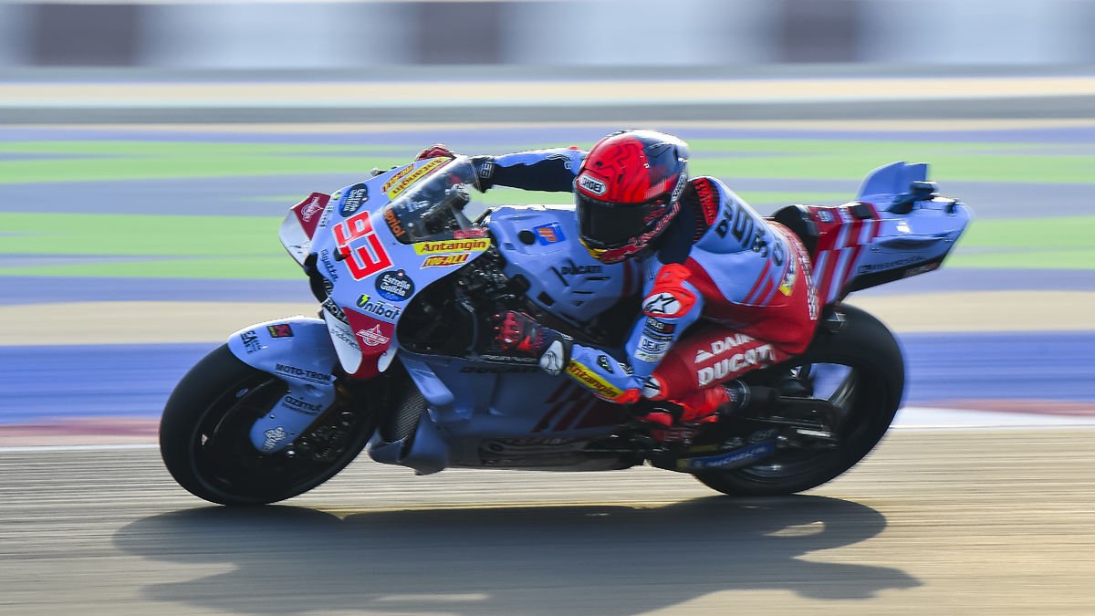 Marc Márquez rodant amb la Ducati Gresini ahir a Qatar.