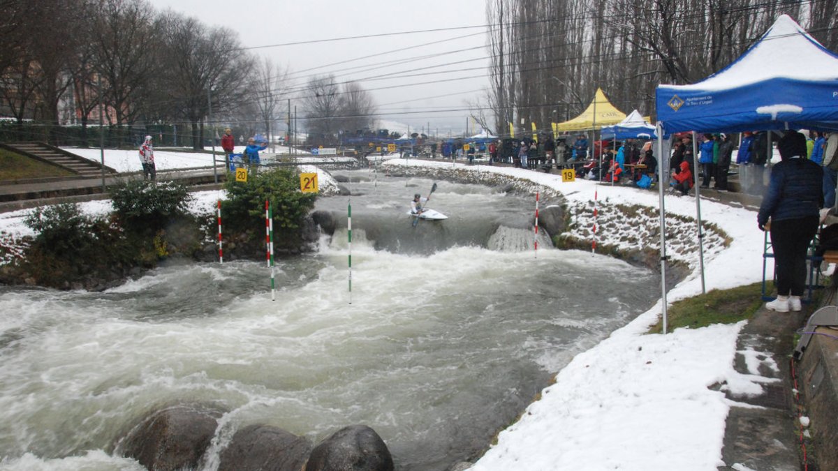 La competició es va disputar al Parc del Segre sota una meteorologia adversa, amb neu i fred.