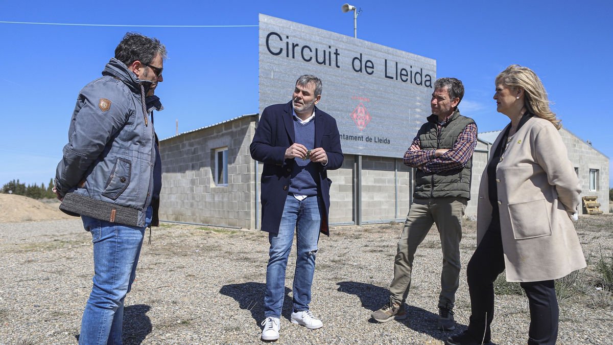 Membres de Junts van visitar ahir el circuit de Lleida.