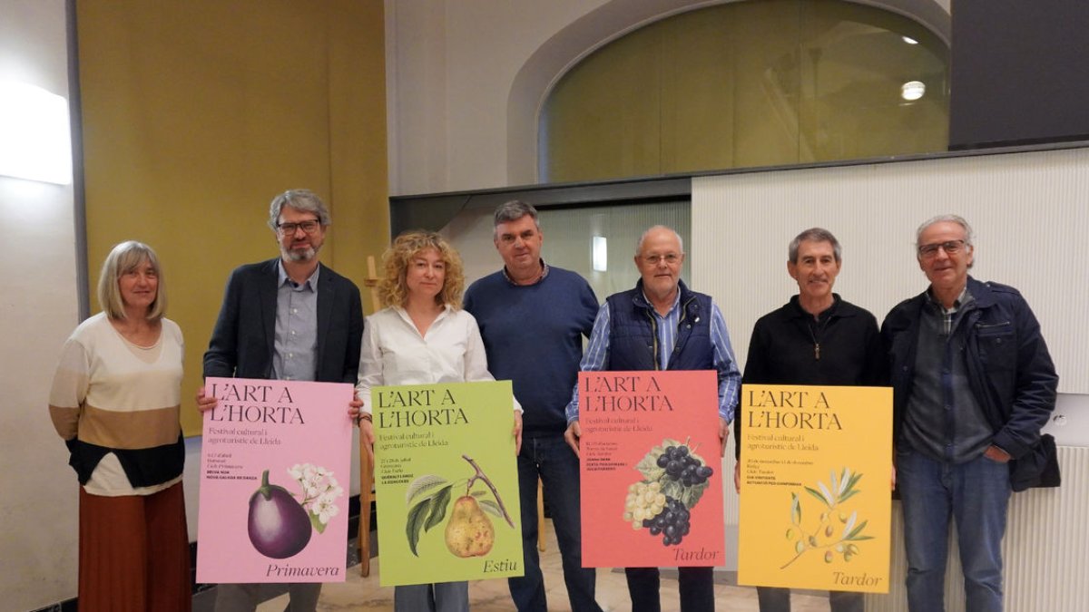 Presentació ahir del festival L’Art a l’Horta, també amb representants de les partides participants.
