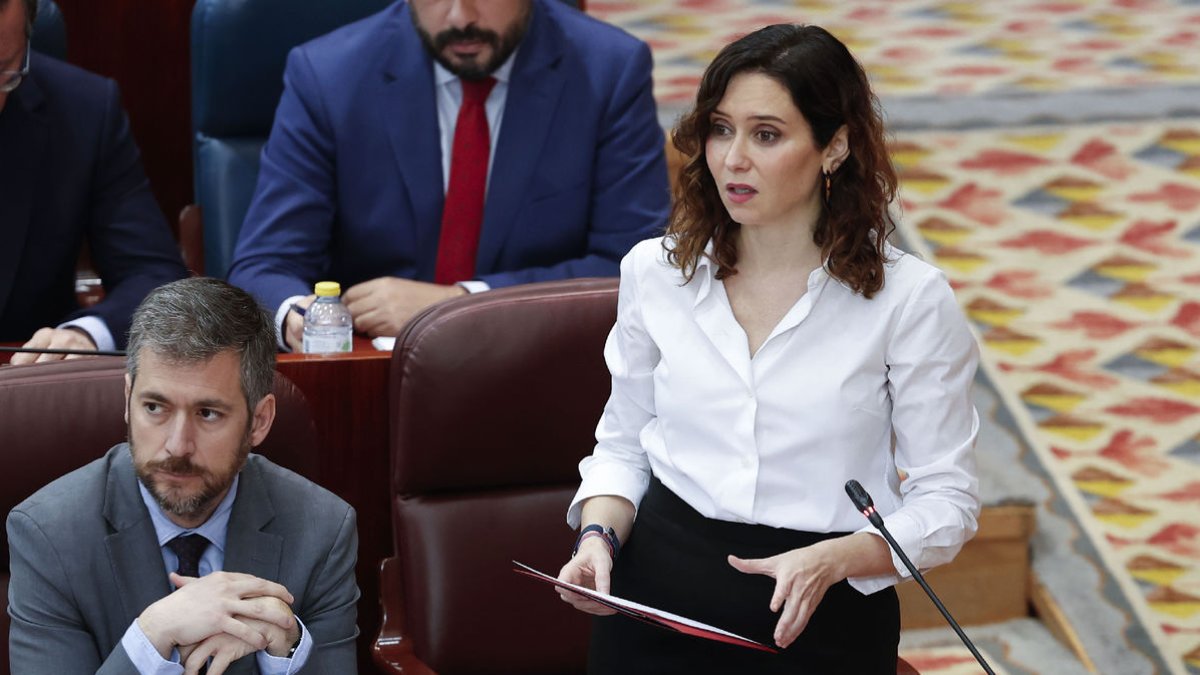 La presidenta madrilenya, la popular Isabel Díaz Ayuso, ahir a l’Assemblea de Madrid.