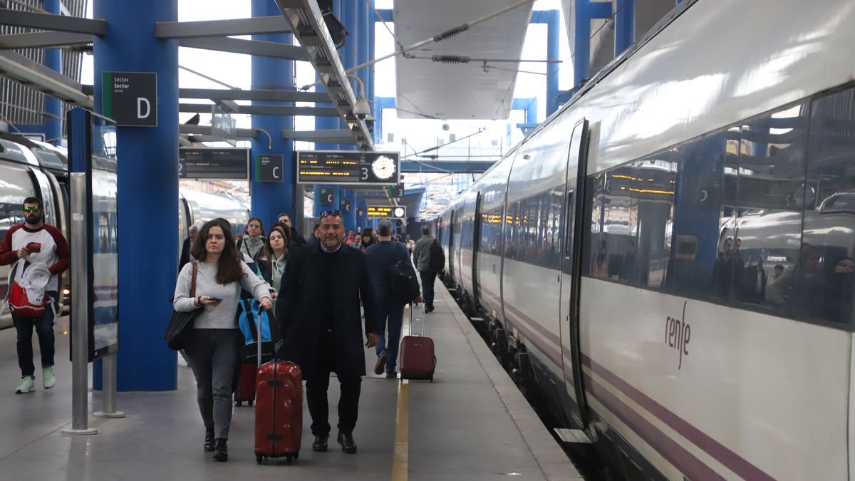 La línia d’Avant Lleida-Barcelona té una gran demanda de places, sobretot a primera hora.