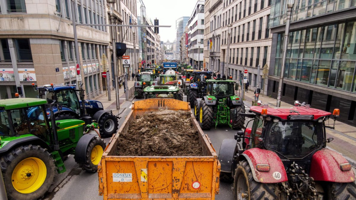 Protesta d’agricultors a Brussel·les dimarts mentre es negociaven les reformes de la PAC.