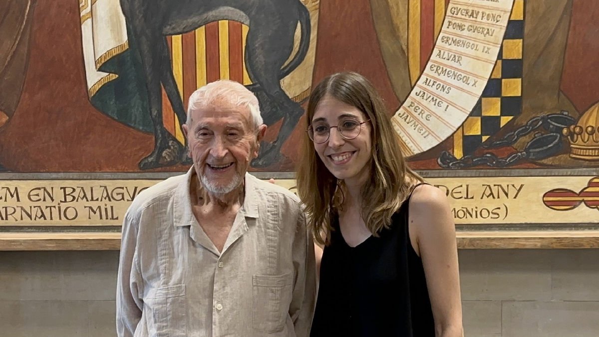 L’escriptor lleidatà Josep Vallverdú, amb l’autora de la sardana que porta el seu nom, Anna Abad.
