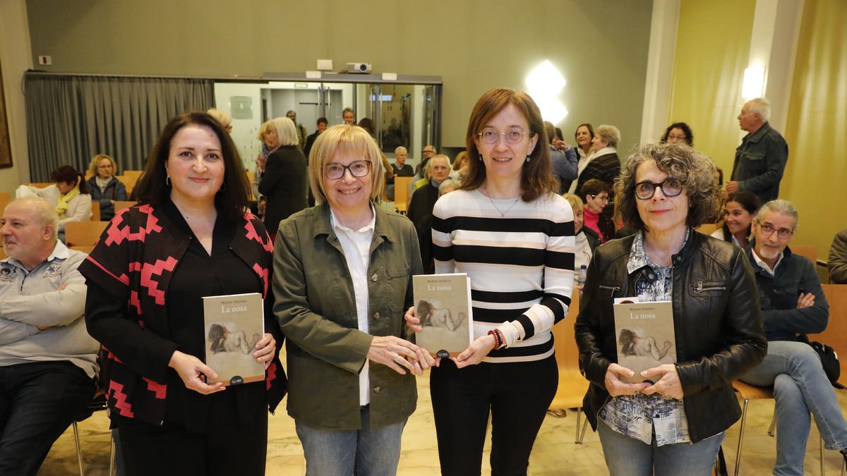 Anna Sàez; l’autora, Montse Sanjuan; Eulàlia Pagès i Teresa Ibars minuts abans de la presentació.