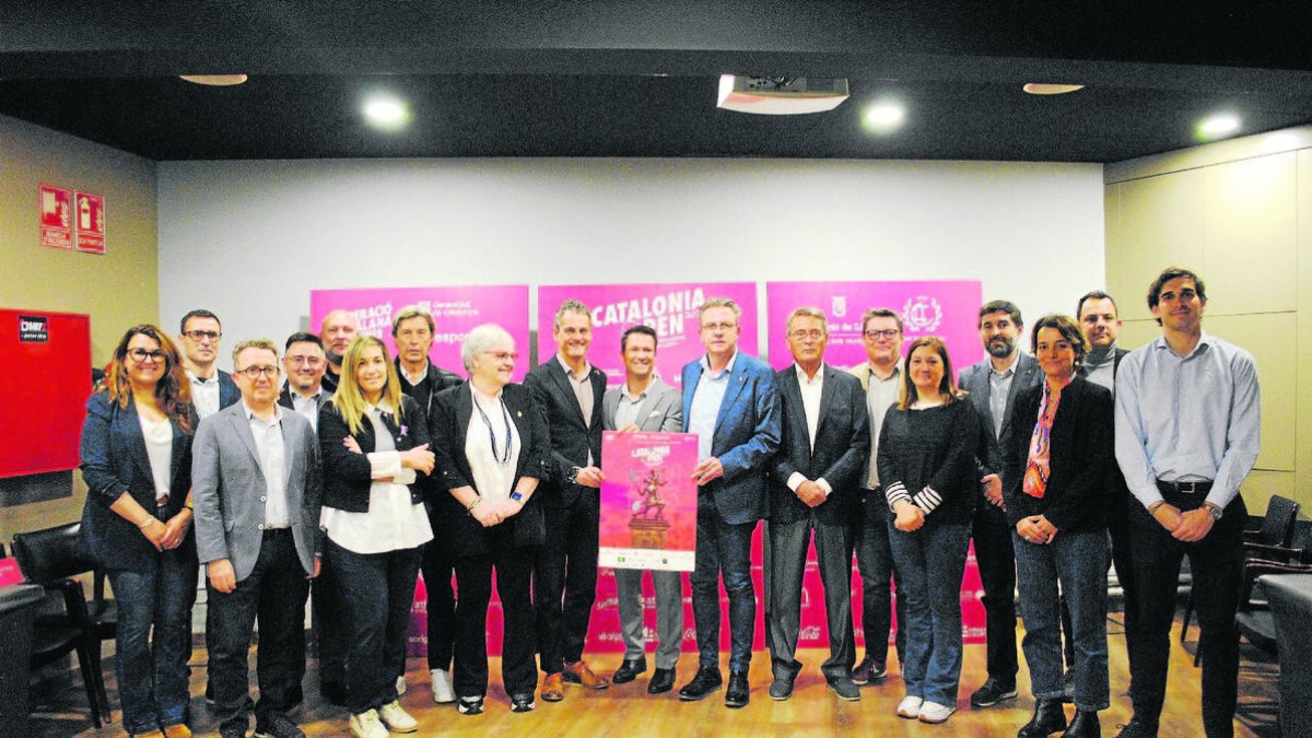 Representants federatius, institucionals i patrocinadors, entre aquests SEGRE, ahir durant la presentació del torneig al CT Lleida.