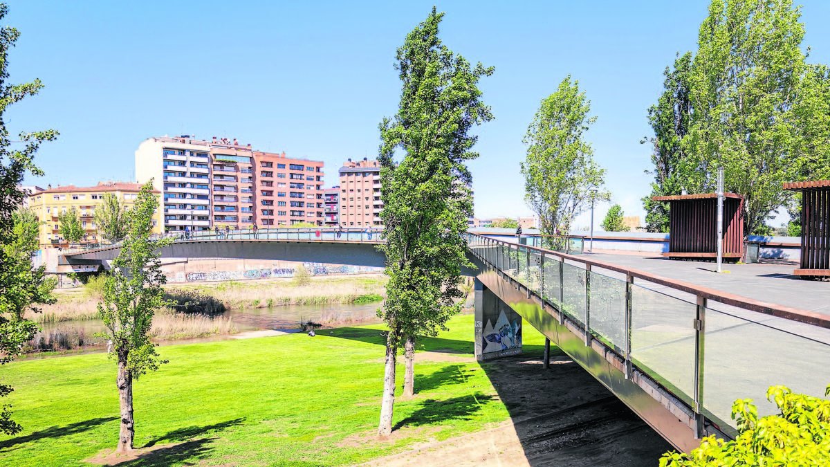 Lleida. La passarel·la dels Camps Elisis i que va ser inaugurada el 2003 és una de les construccions que opten al premi Arquitectura 2024.