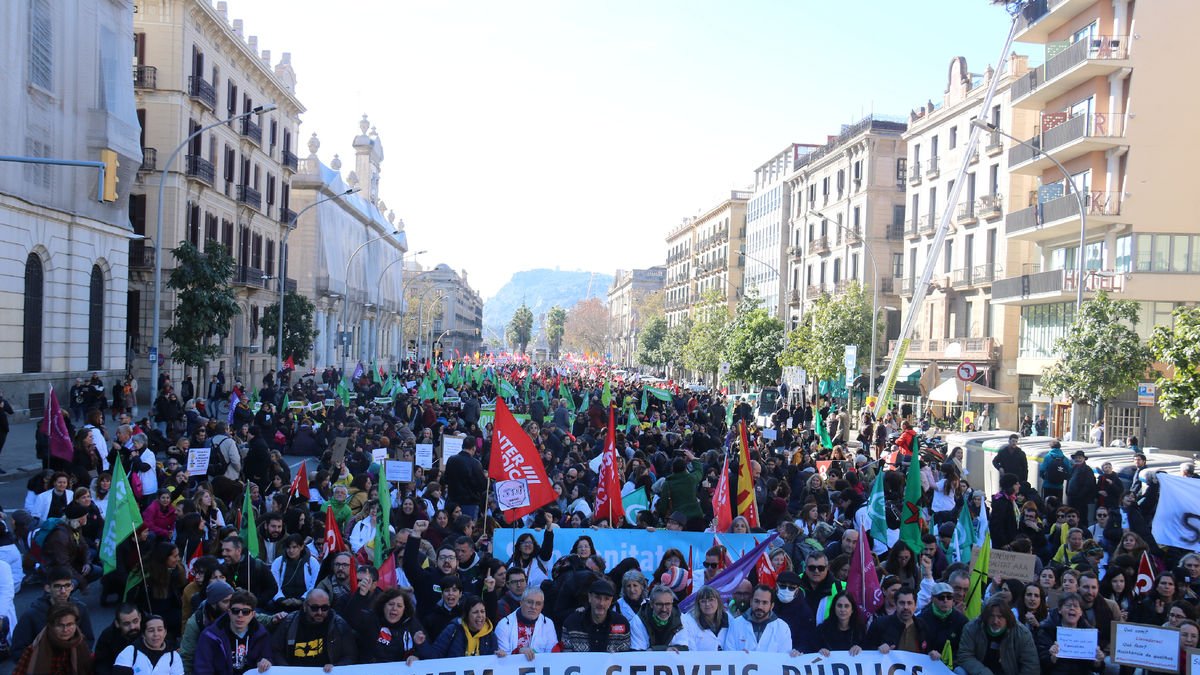 Protesta de docents i sanitaris del gener del 2023 a Barcelona.