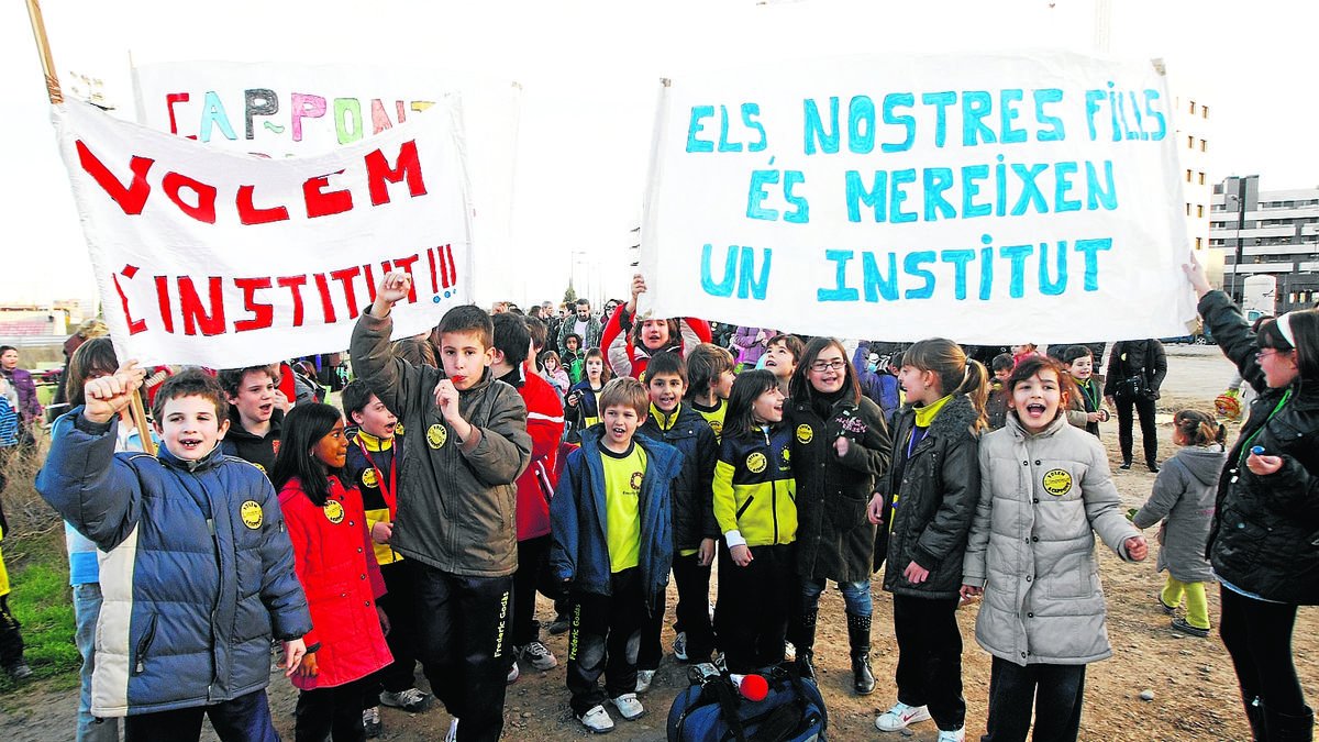 Manifestació veïnal per demanar l’institut de Cappont el 2010.