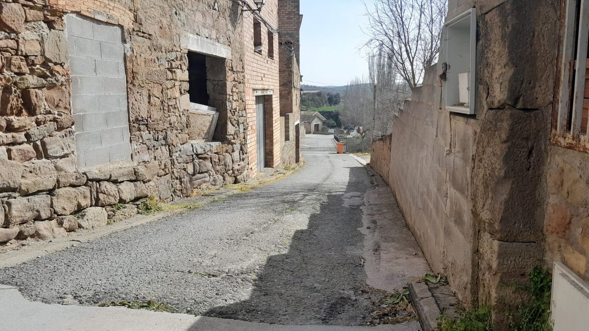 L’estat actual del carrer la Vall, a Vilanova de l’Aguda.