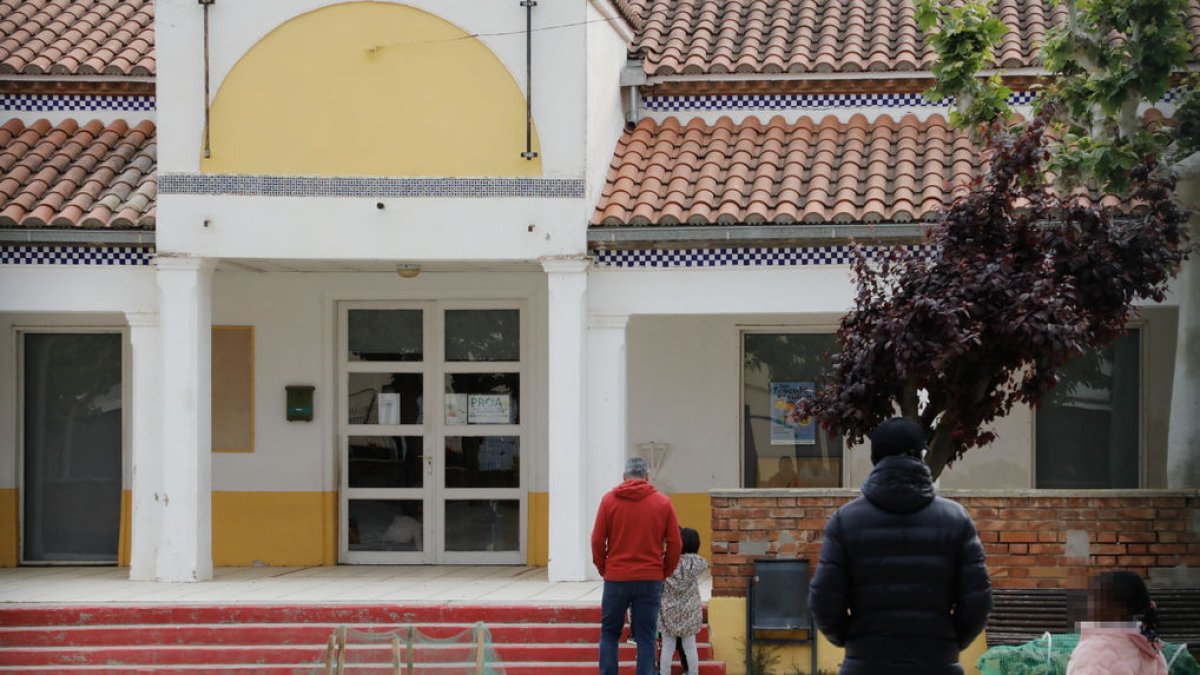 L’entrada, oberta després d’acordonar-la la setmana passada.