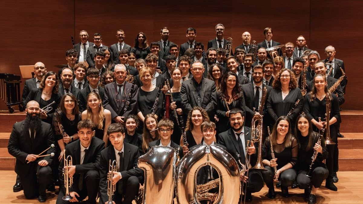 Foto de família dels músics de la Banda Simfònica Unió Musical de Lleida, fundada el 2014.