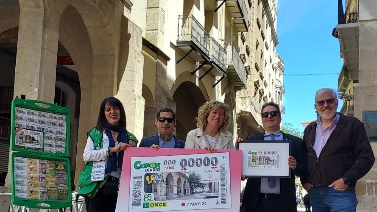 Presentació del cupó de la sèrie ‘A pie de calle’, ahir a Lleida.
