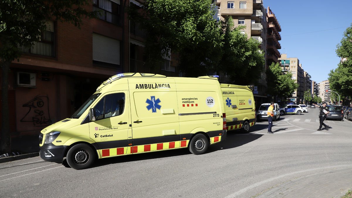 Vista dels serveis d’emergències ahir a l’avinguda Alacant.