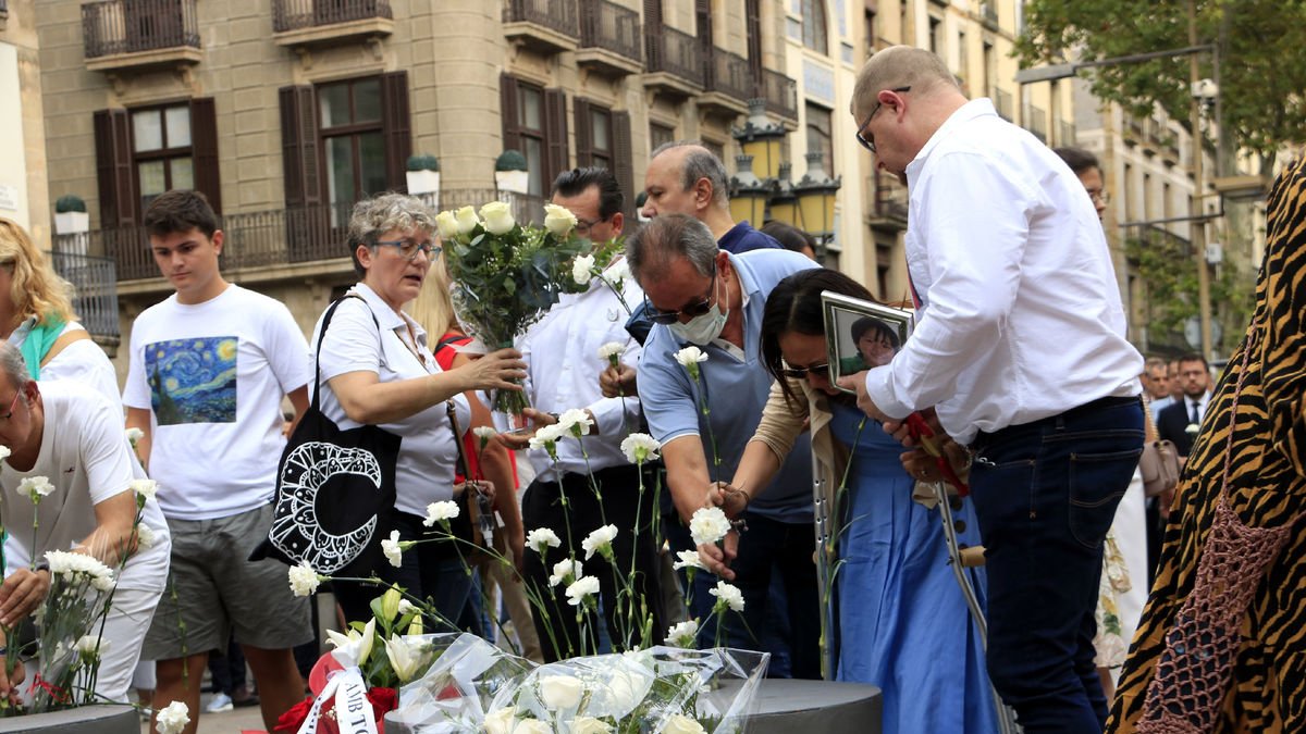 Homenatge a les víctimes en el 5è aniversari del 17A a Barcelona.